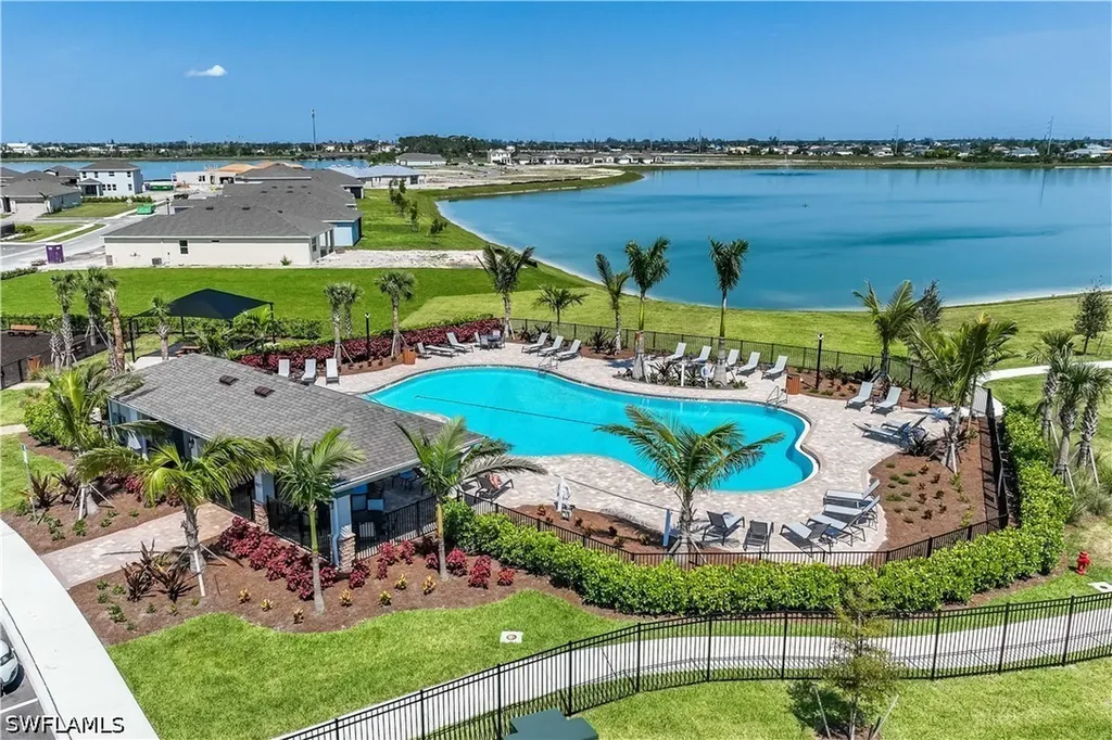 575 Spring Hill Lake Loop Cape Coral FL 33993