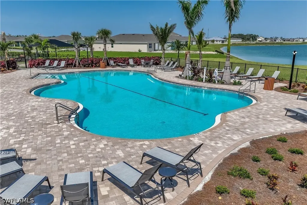 575 Spring Hill Lake Loop Cape Coral FL 33993