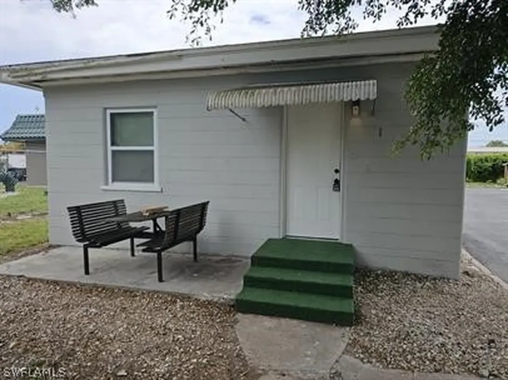 Naples FL, 2996 Francis Avenue