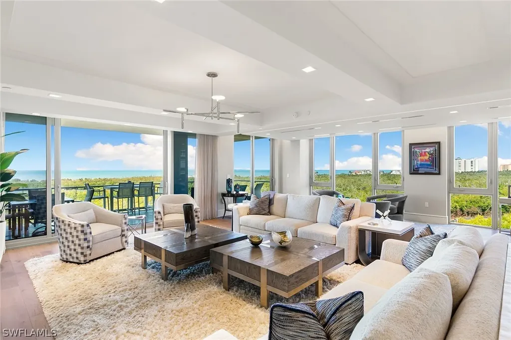 Naples FL, 6897 Grenadier Boulevard, Unit 704