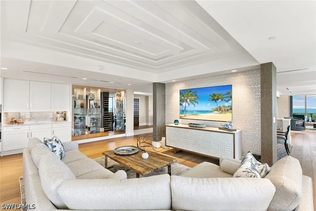6897 Grenadier Boulevard Naples FL 34108