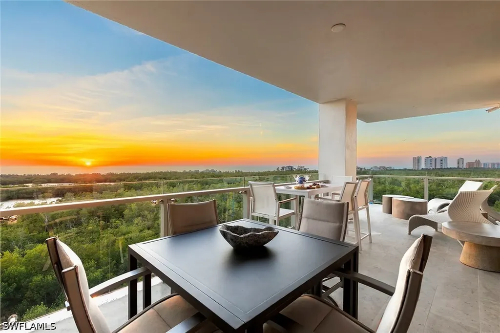 6897 Grenadier Boulevard Naples FL 34108