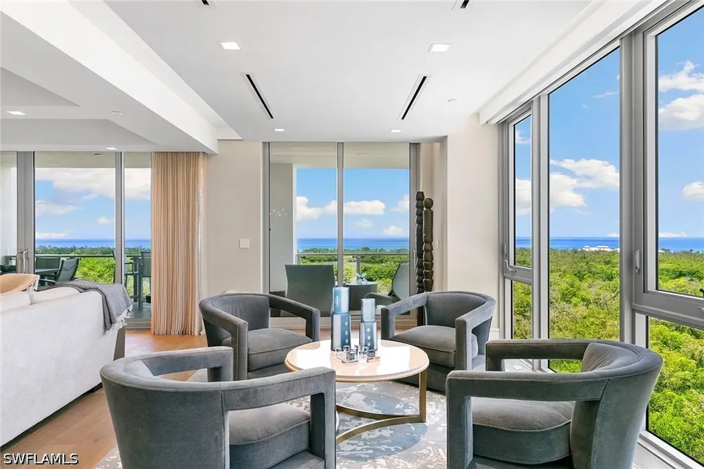 6897 Grenadier Boulevard Naples FL 34108
