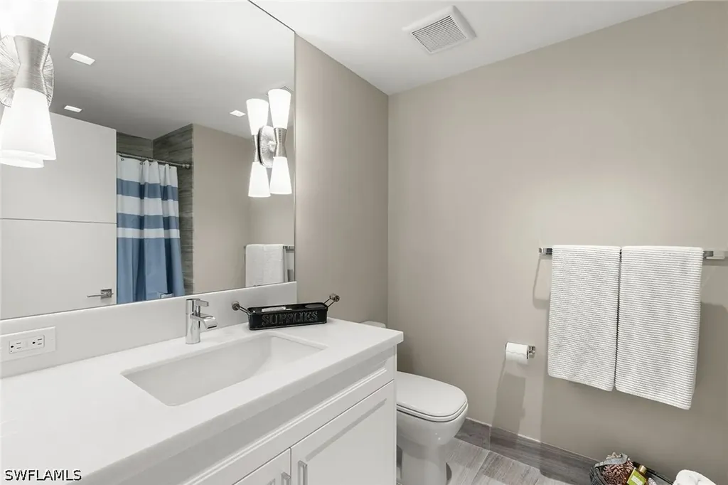 6897 Grenadier Boulevard Naples FL 34108