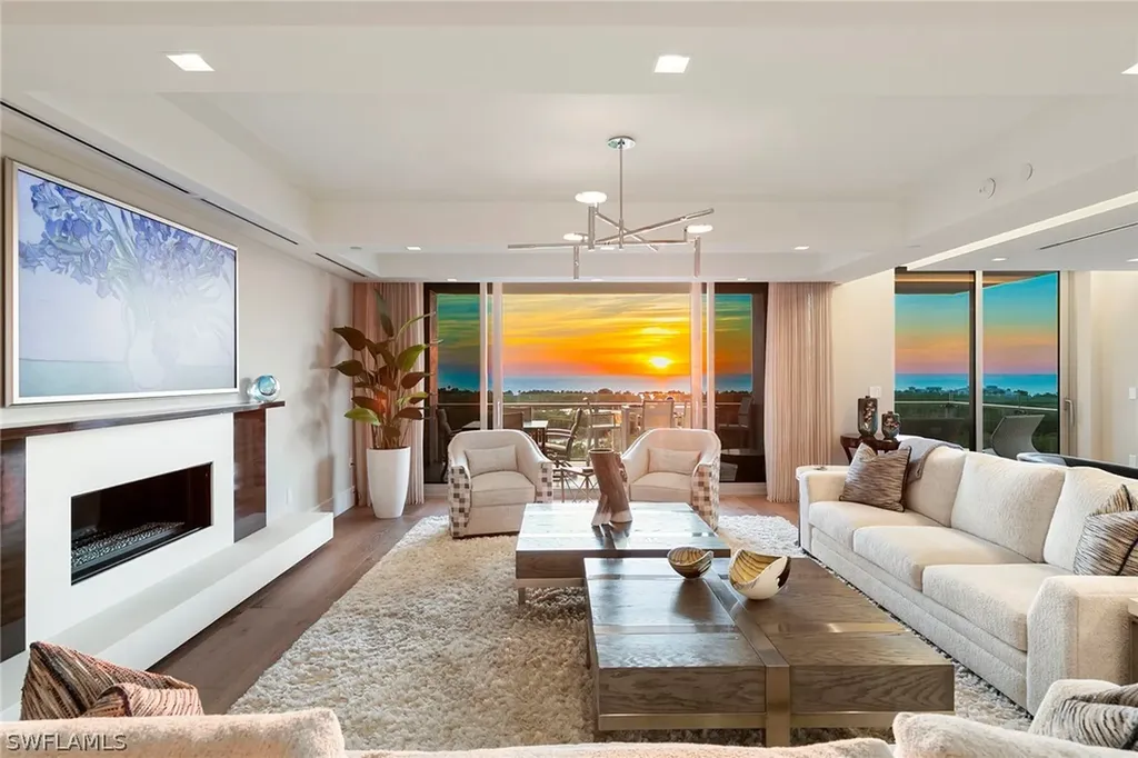 6897 Grenadier Boulevard Naples FL 34108