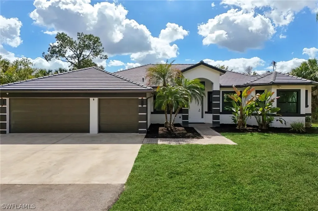 370 12th Avenue NW Naples FL 34120
