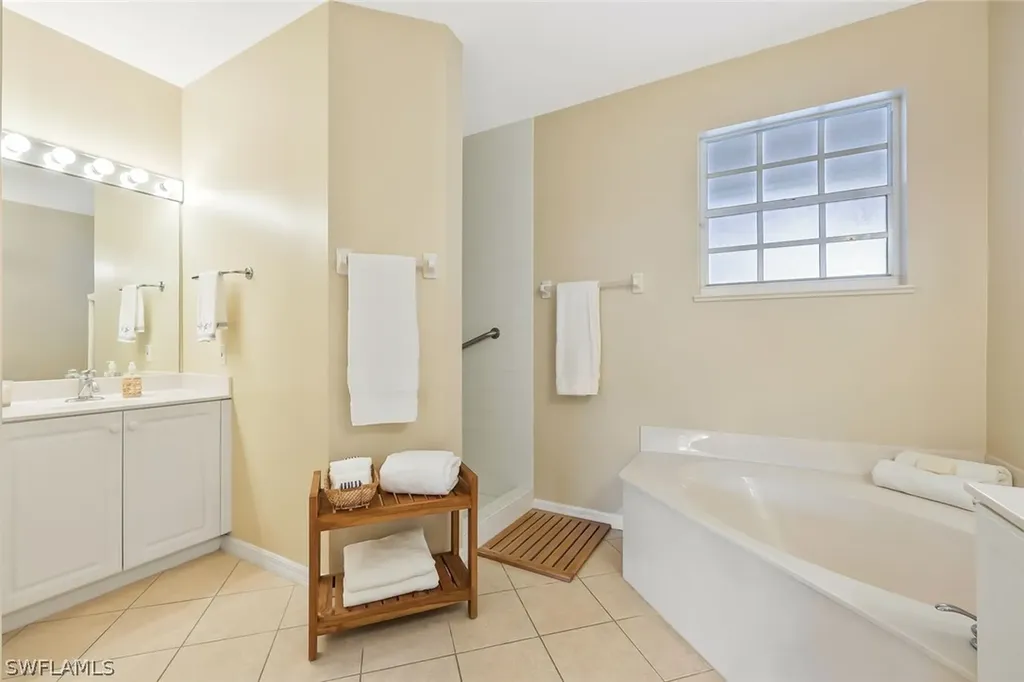 2180 Hawksridge Drive Naples FL 34105