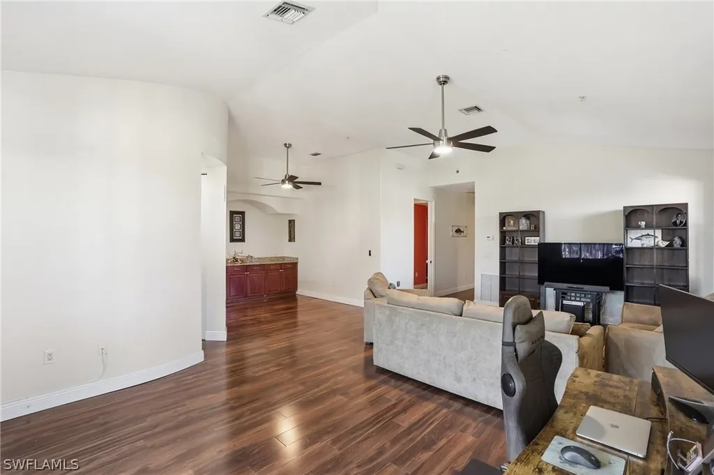 1121 Van Loon Commons Circle Cape Coral FL 33909