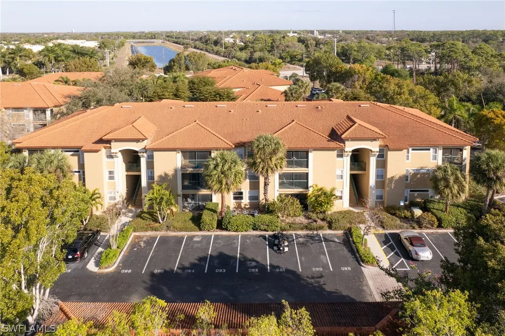 8940 Colonnades Court E Bonita Springs FL 34135
