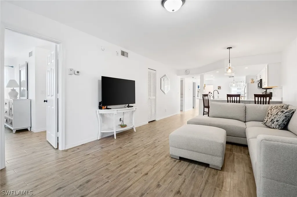 821 Gulf Pavilion Drive Naples FL 34108