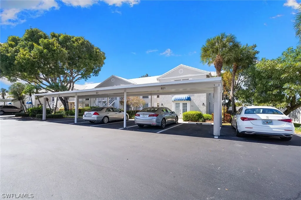 821 Gulf Pavilion Drive Naples FL 34108