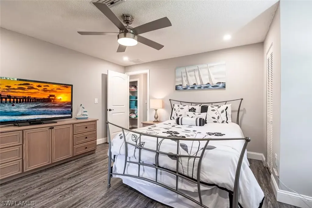 4866 Tahiti Lane Naples FL 34112