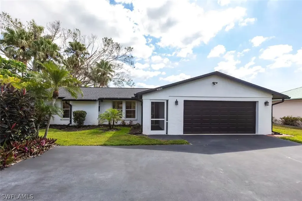 4866 Tahiti Lane Naples FL 34112