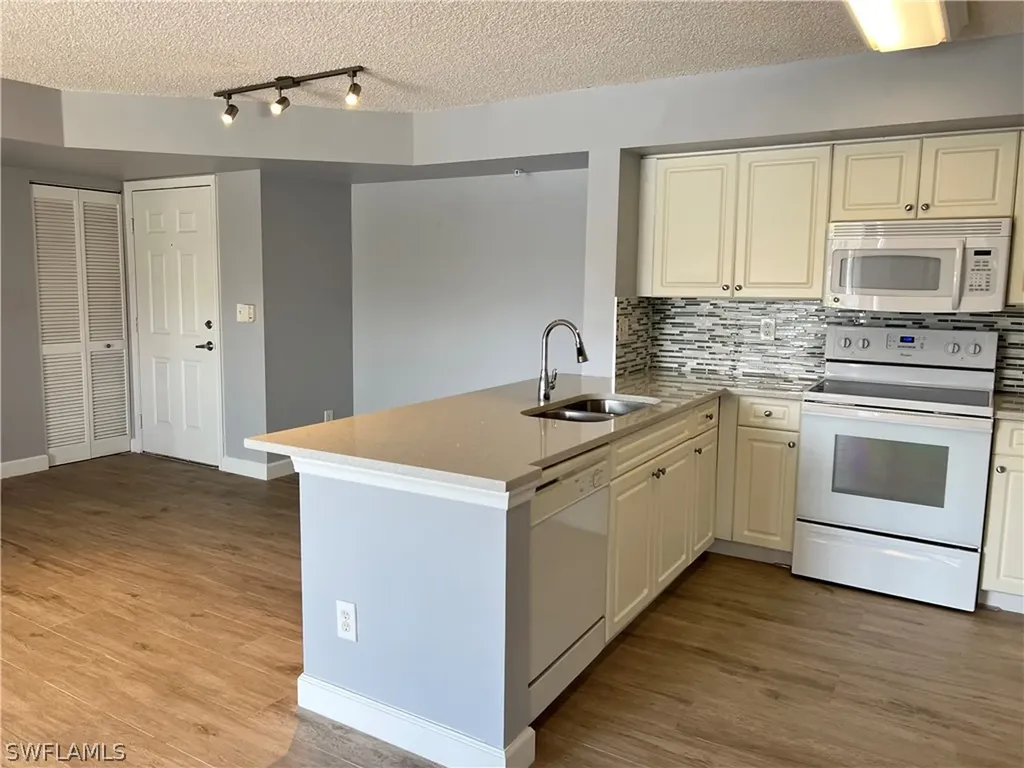 1205 Wildwood Lakes Boulevard Naples FL 34104