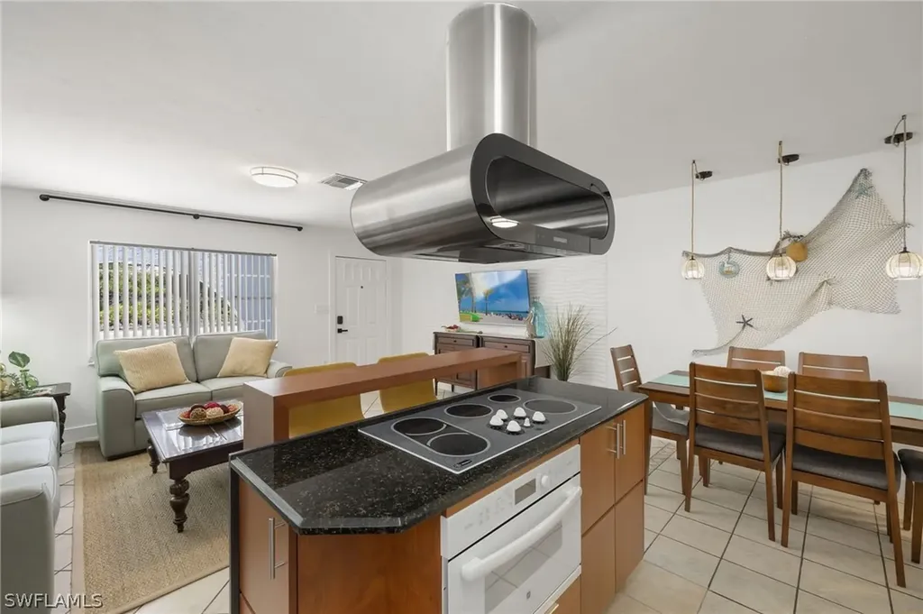 742 111th Avenue N Naples FL 34108