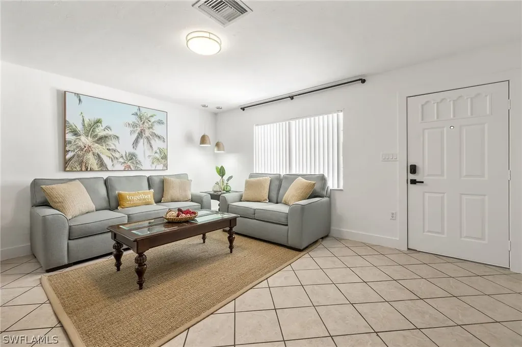 742 111th Avenue N Naples FL 34108