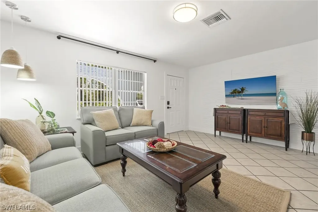 742 111th Avenue N Naples FL 34108