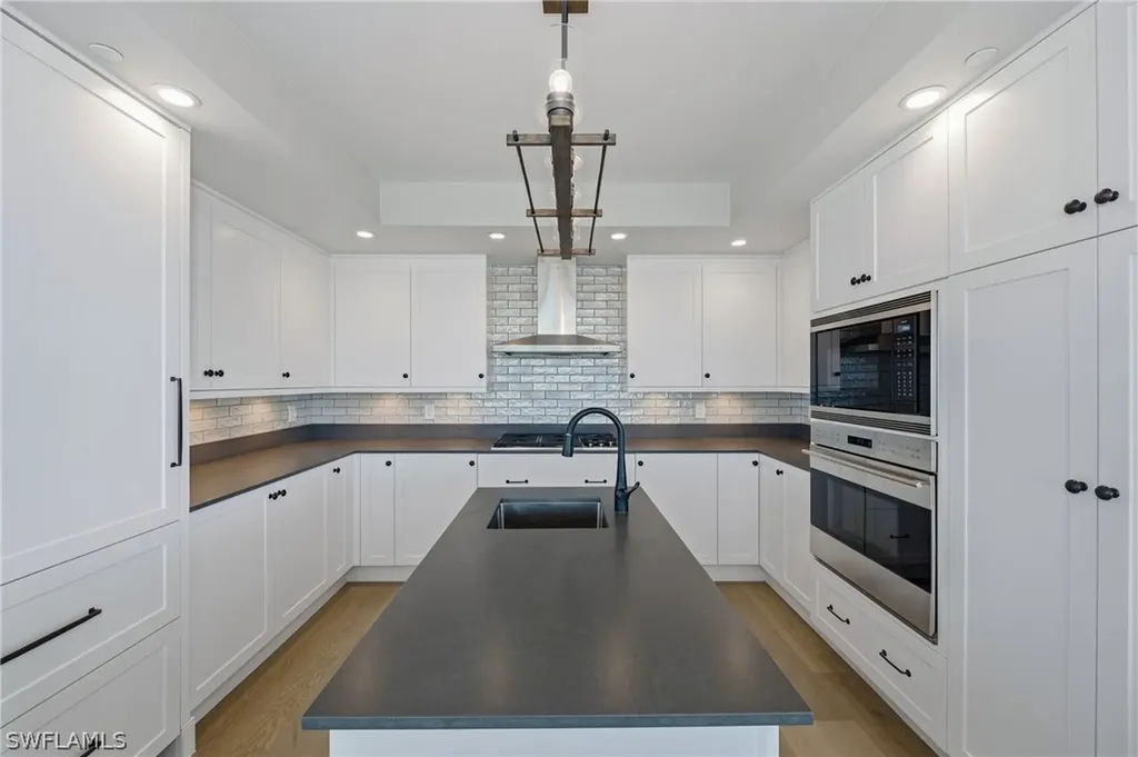 13665 Vanderbilt Drive Naples FL 34110