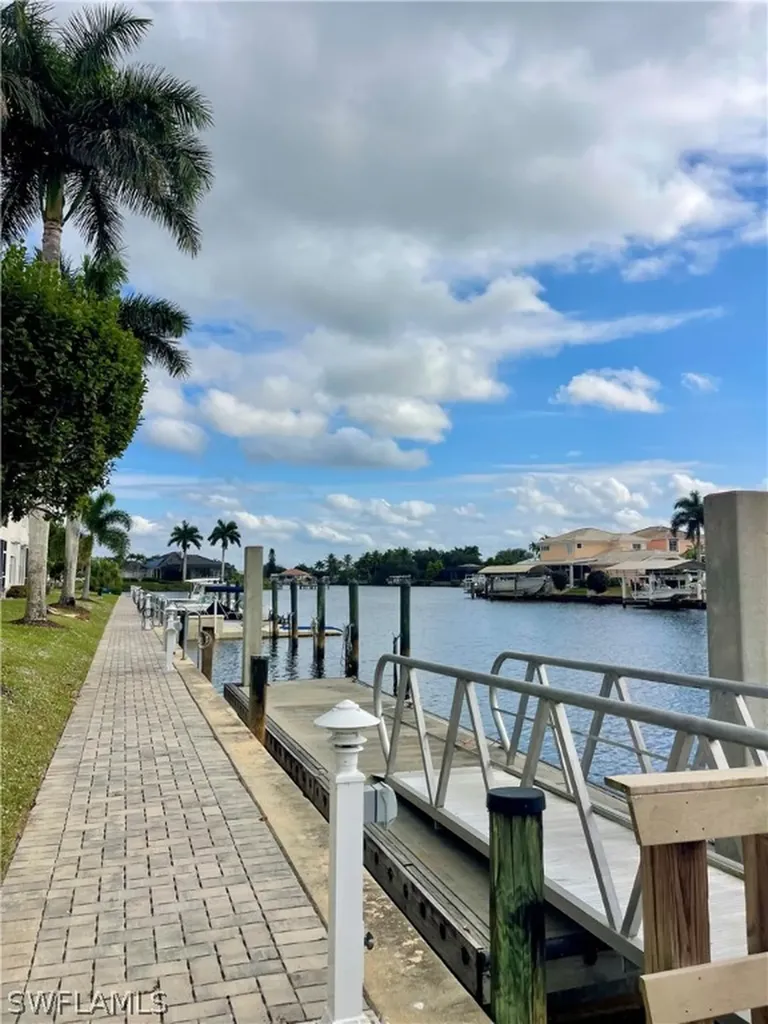 317 Sunrise Cay Naples FL 34114