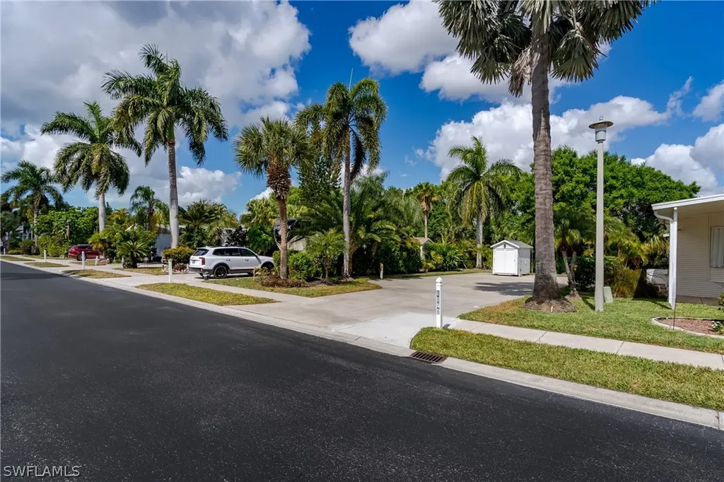 1076 Diamond Lake Circle Naples FL 34114