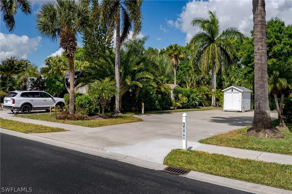 1076 Diamond Lake Circle Naples FL 34114