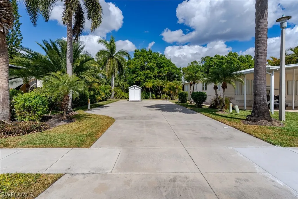 1076 Diamond Lake Circle Naples FL 34114
