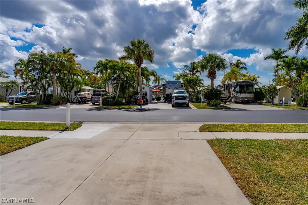 1076 Diamond Lake Circle Naples FL 34114