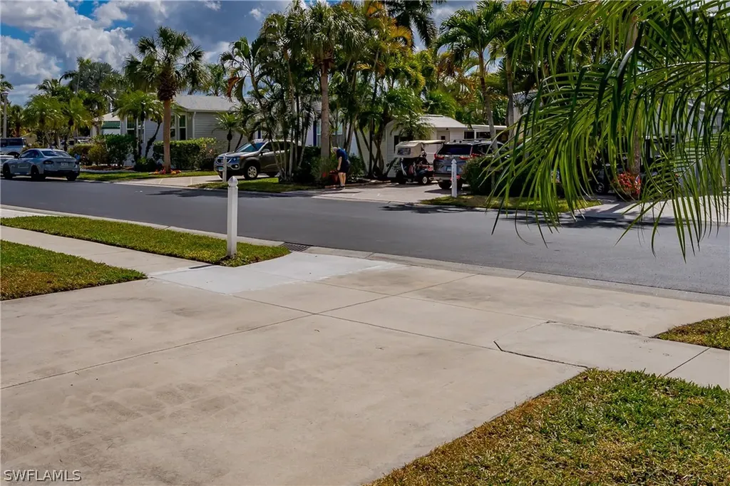 1076 Diamond Lake Circle Naples FL 34114