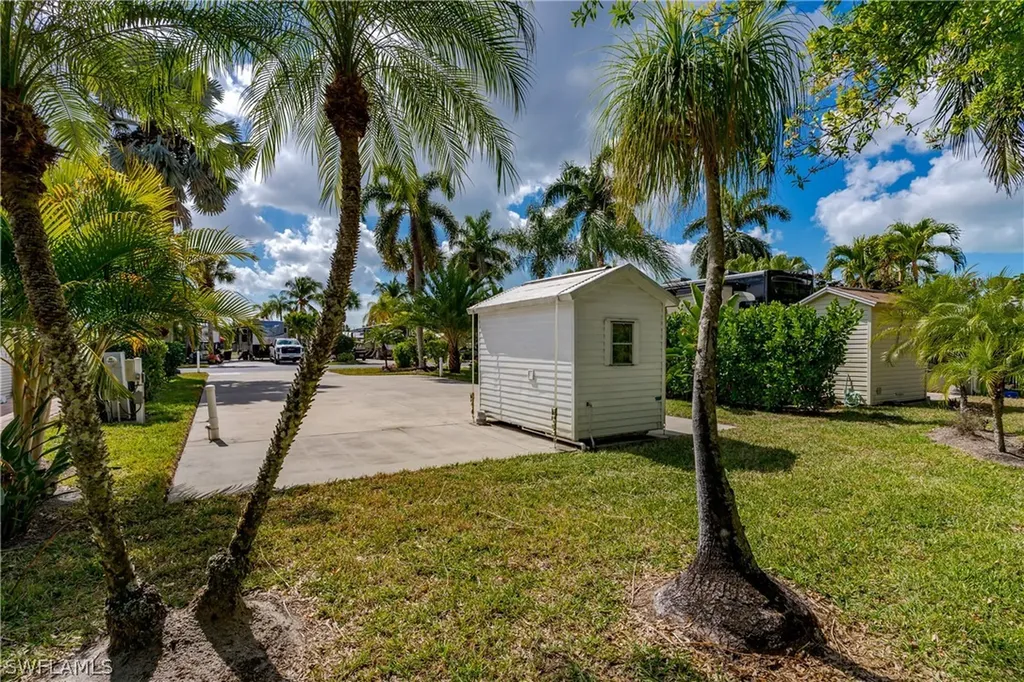 1076 Diamond Lake Circle Naples FL 34114