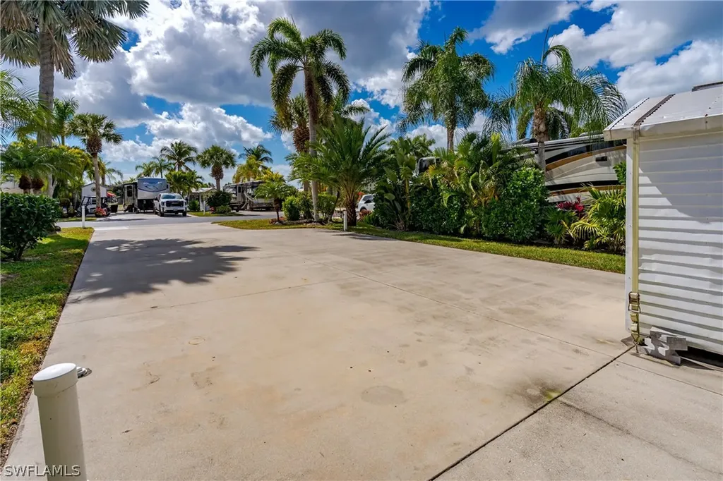 1076 Diamond Lake Circle Naples FL 34114
