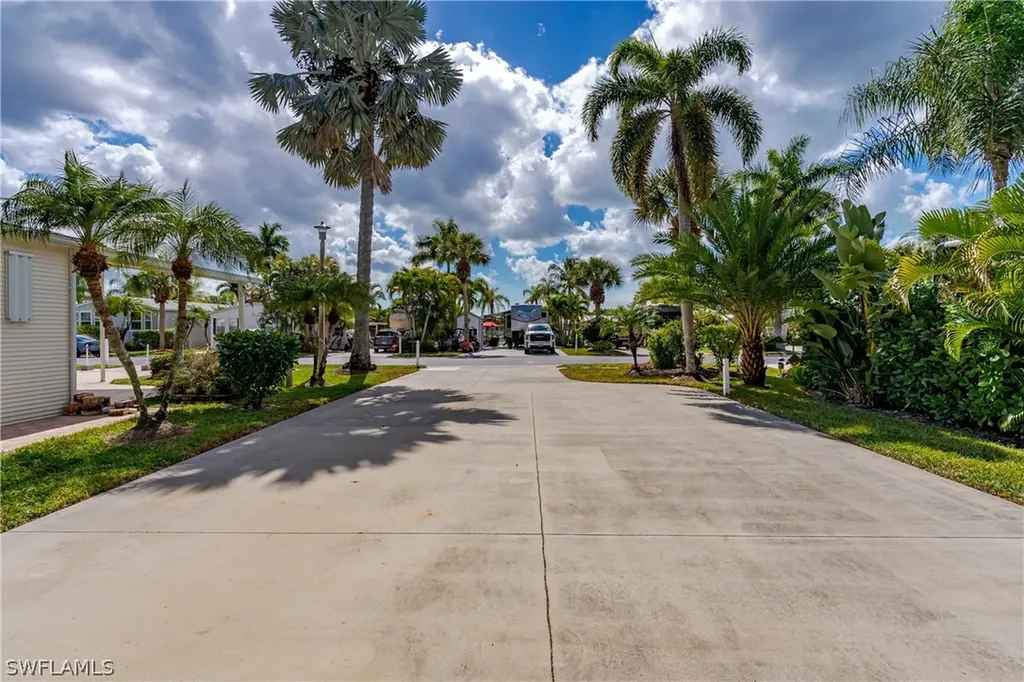1076 Diamond Lake Circle Naples FL 34114