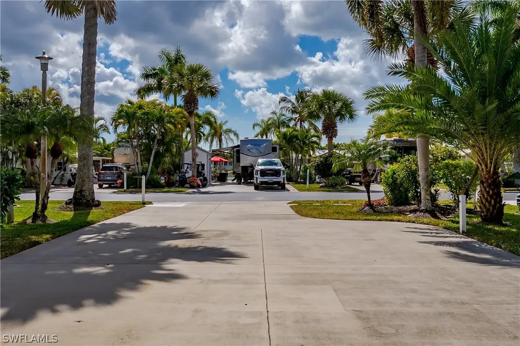 1076 Diamond Lake Circle Naples FL 34114