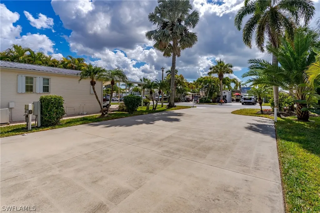 1076 Diamond Lake Circle Naples FL 34114