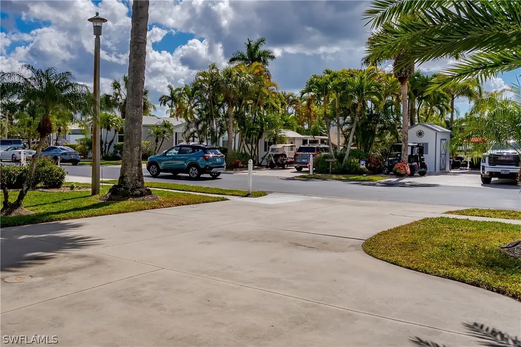 1076 Diamond Lake Circle Naples FL 34114