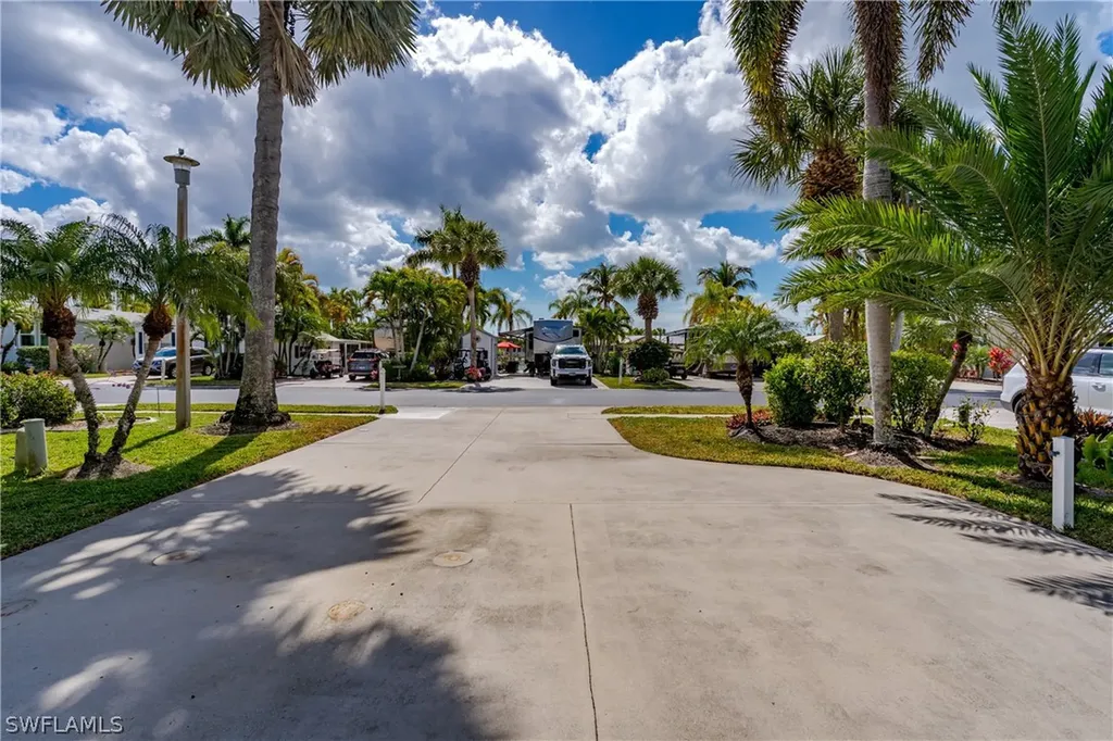 1076 Diamond Lake Circle Naples FL 34114