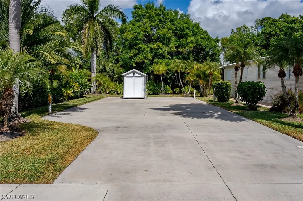 1076 Diamond Lake Circle Naples FL 34114