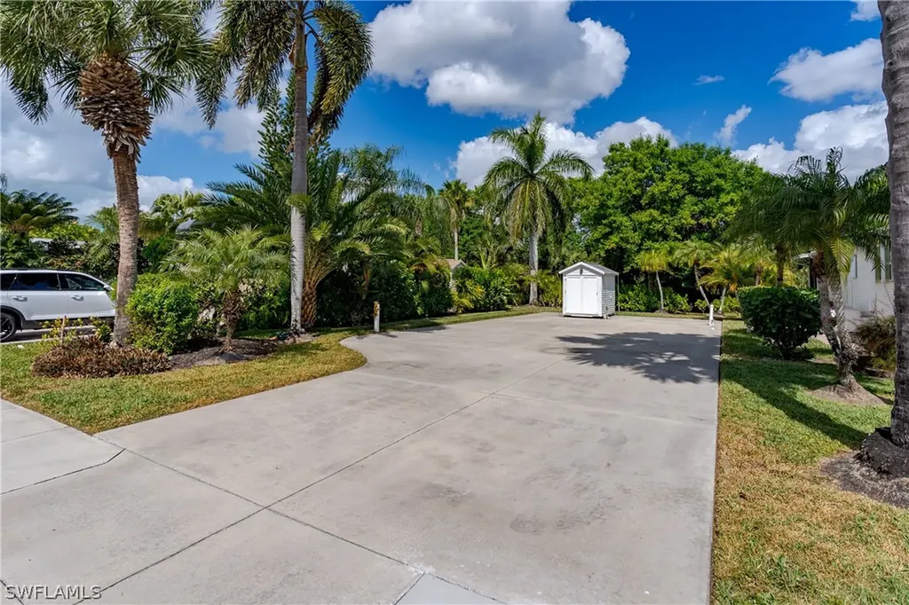 1076 Diamond Lake Circle Naples FL 34114