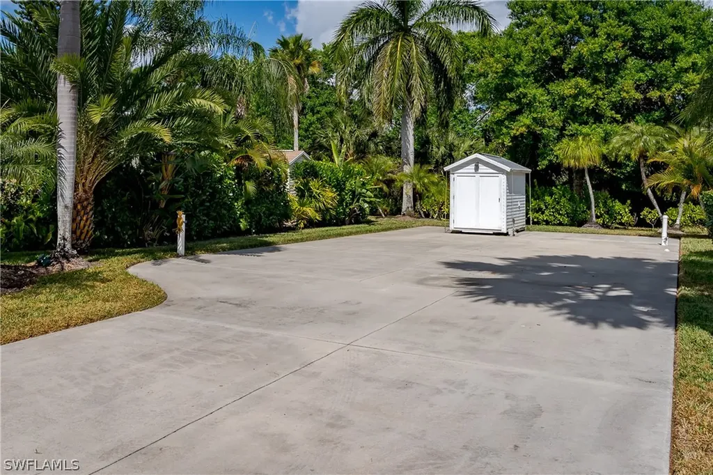 1076 Diamond Lake Circle Naples FL 34114