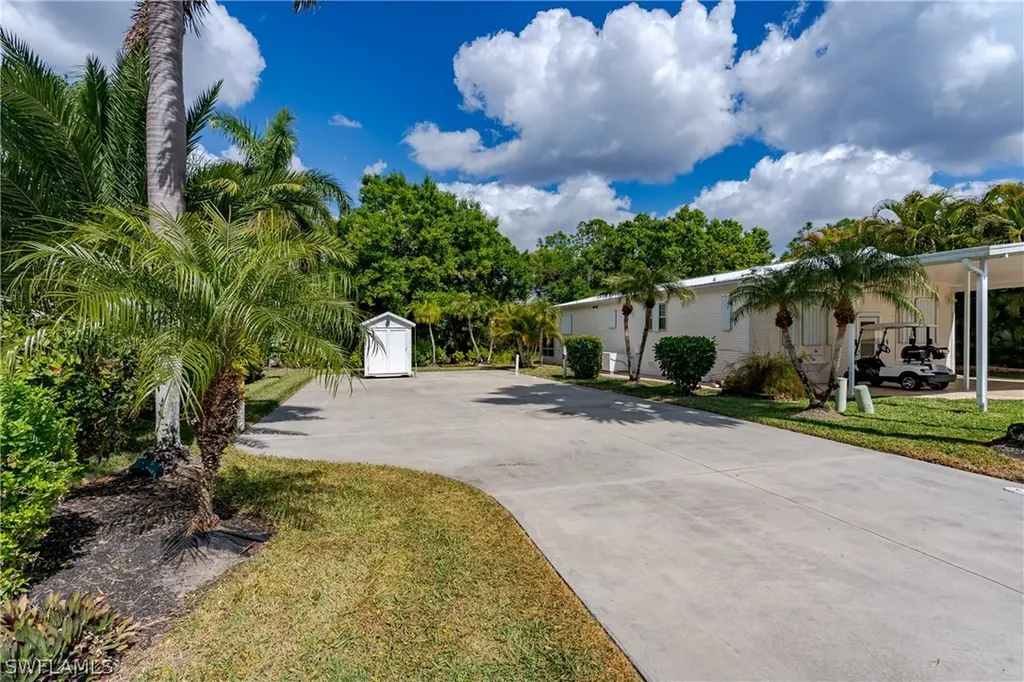 1076 Diamond Lake Circle Naples FL 34114