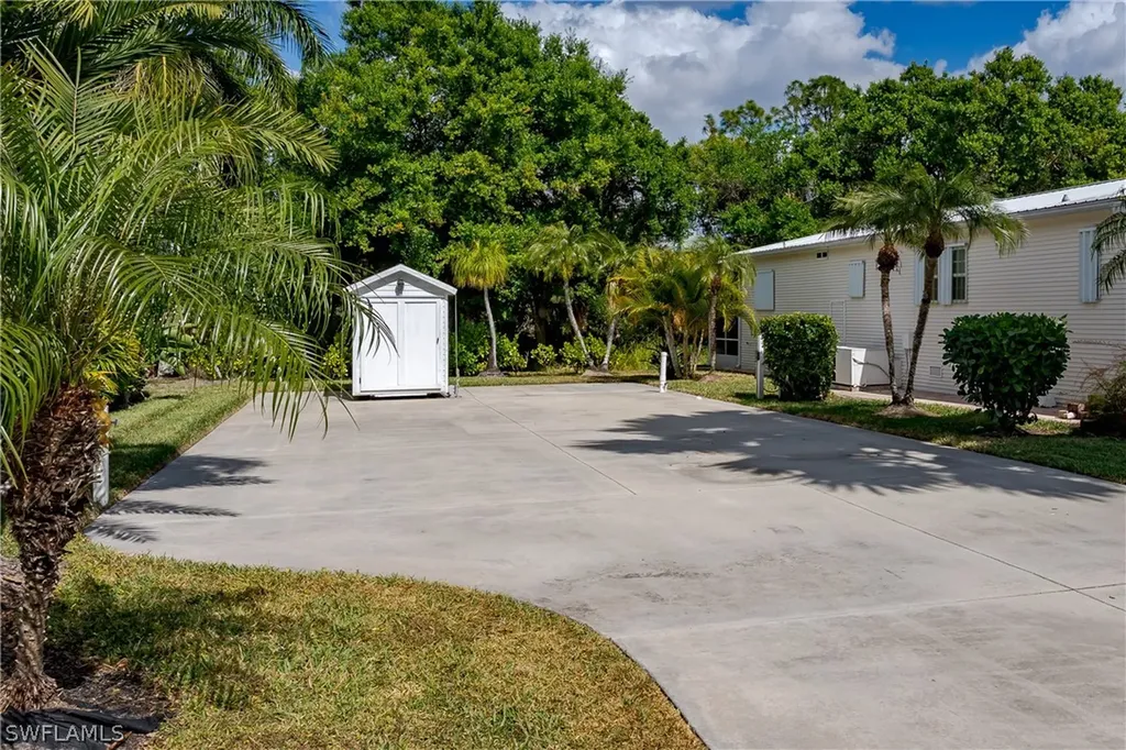 1076 Diamond Lake Circle Naples FL 34114