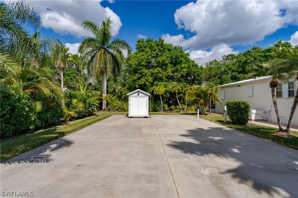 1076 Diamond Lake Circle Naples FL 34114