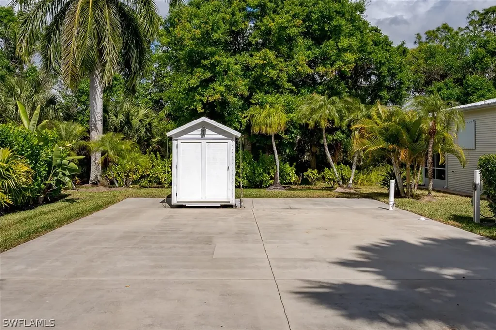 1076 Diamond Lake Circle Naples FL 34114