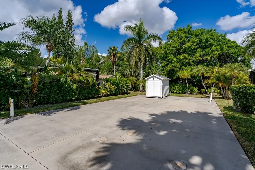 1076 Diamond Lake Circle Naples FL 34114