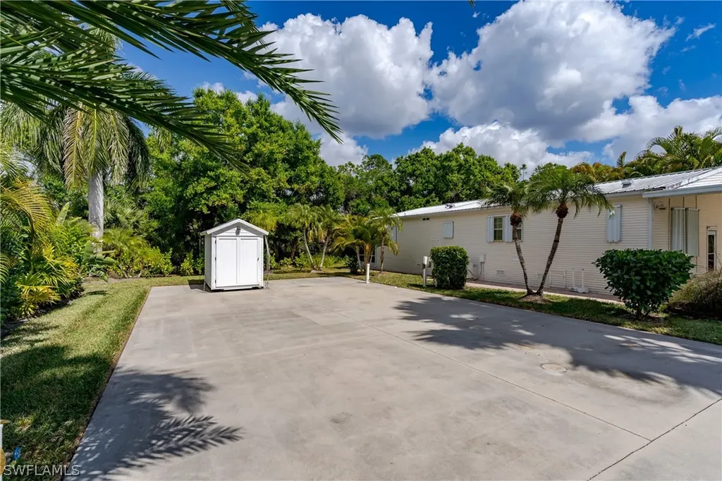 1076 Diamond Lake Circle Naples FL 34114