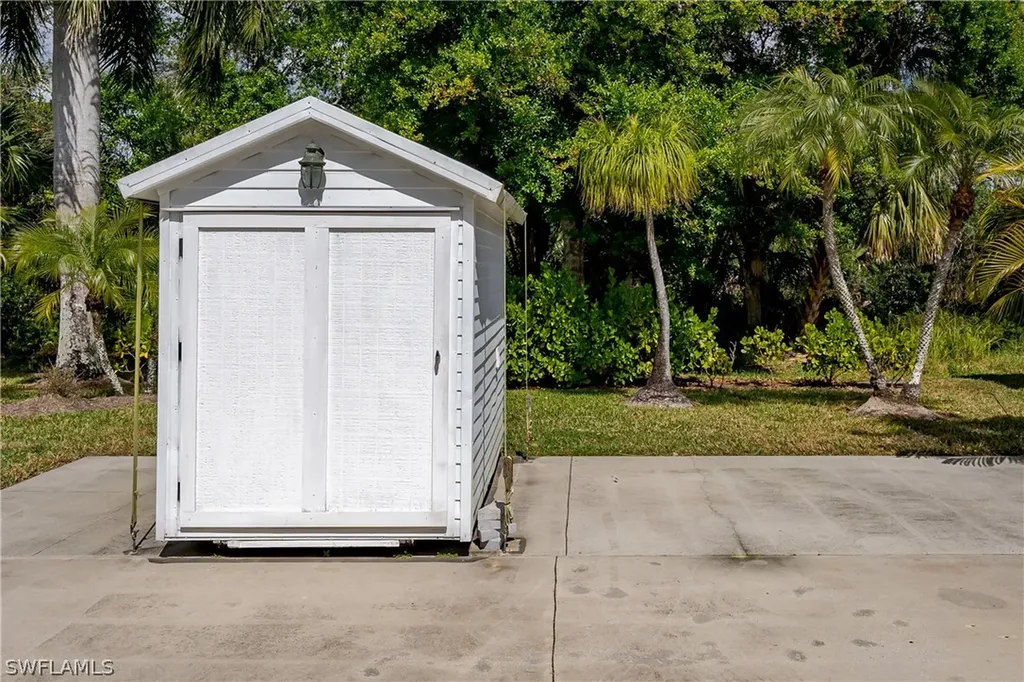 1076 Diamond Lake Circle Naples FL 34114