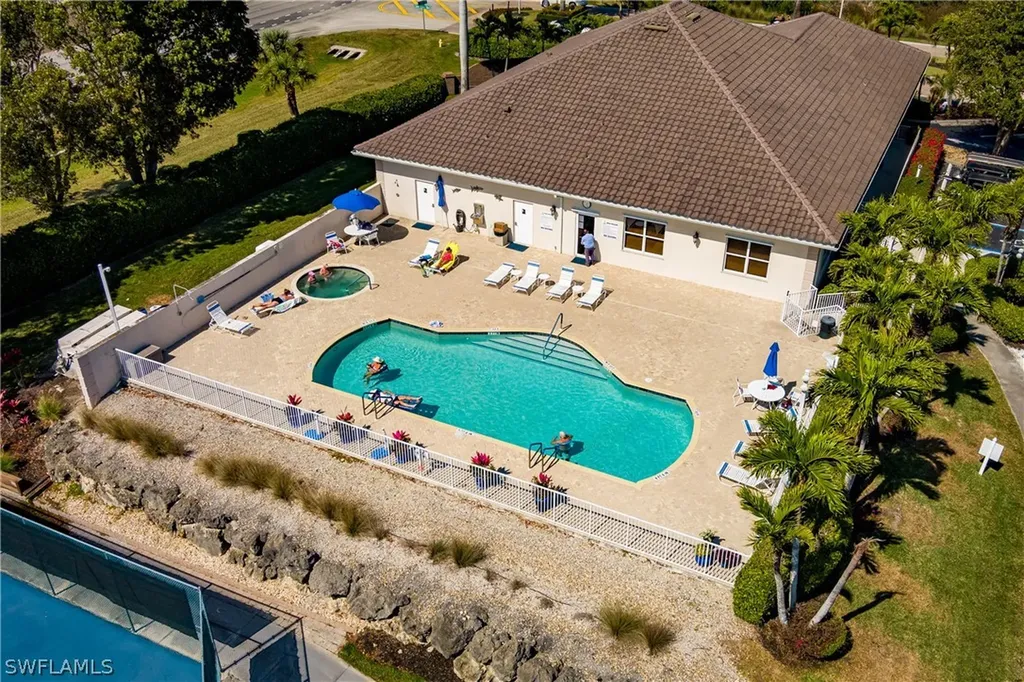 1076 Diamond Lake Circle Naples FL 34114