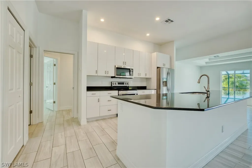 1824 SW 23rd Court Cape Coral FL 33991