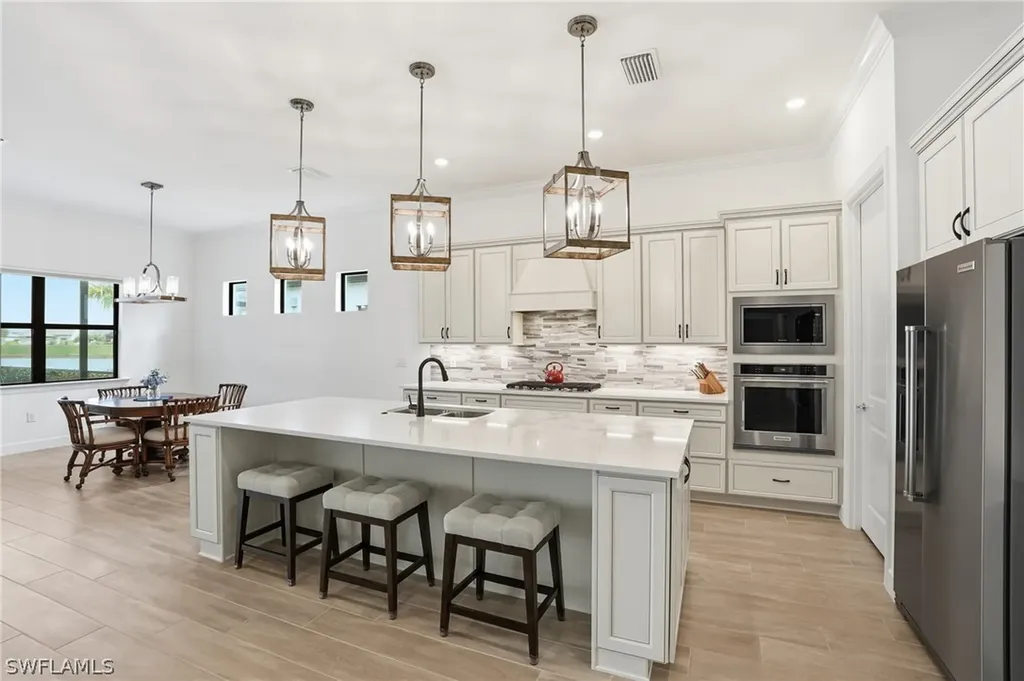 1821 Amador Court Naples FL 34120