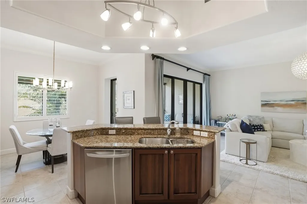 975 Sandpiper Street Naples FL 34102