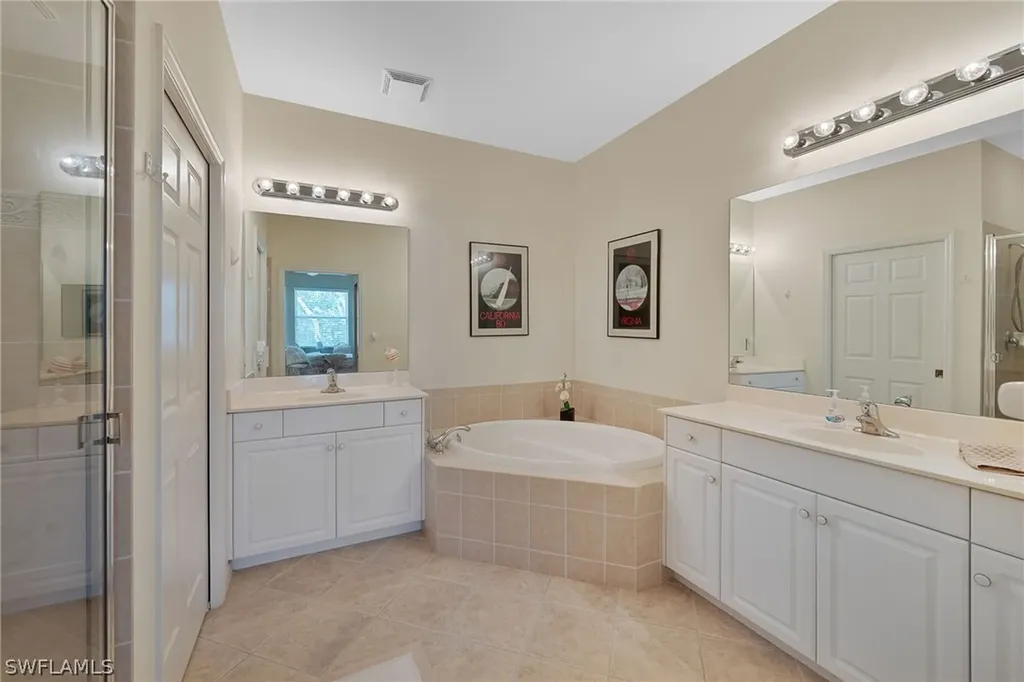 3993 Bishopwood Court E Naples FL 34114